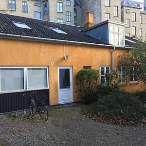 quiet-yellow-courtyard-apartment.copenhagenhotelselect.com/